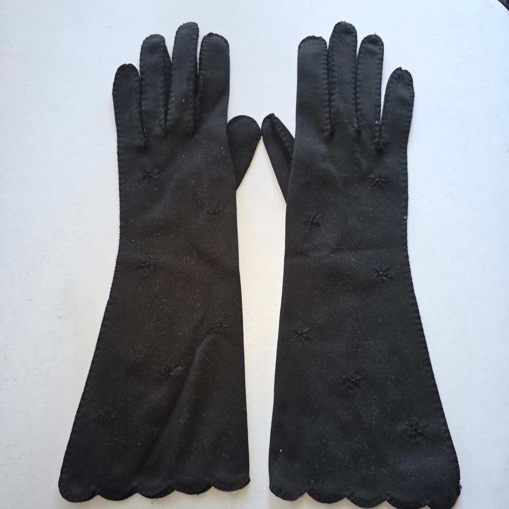 Shalimar Vintage Black Nylon Embroidered Scalloped Opera Gloves Size 6.5 1950s
